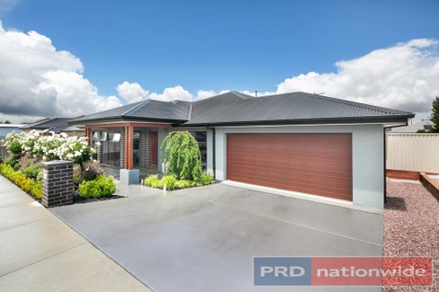 5 Elegante Road, Winter Valley VIC 3358