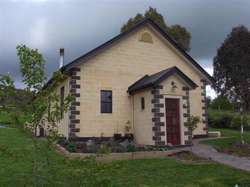 5 Emerson St, TUMBARUMBA NSW 2653