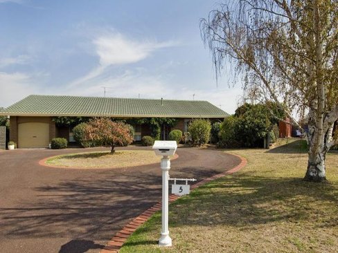 5 Foxhow Court Hamlyn Heights 3215