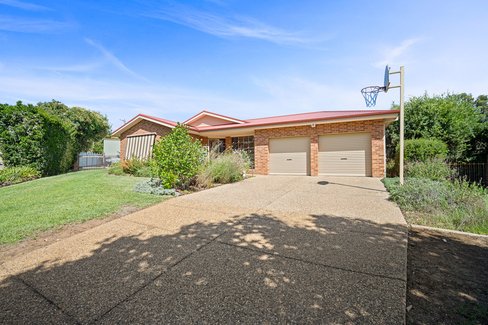 5 Glenvale Place, BOURKELANDS NSW 2650