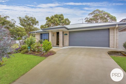 5 Golden Grove, DUNBOGAN NSW 2443