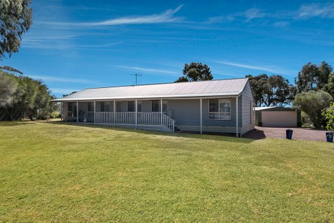 5 Holmes Road, HUNTLY VIC 3551