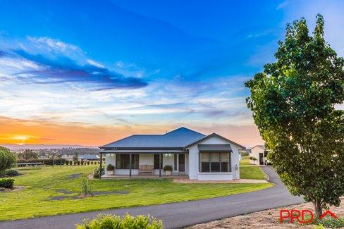 5 Honeyeater Place, TAMWORTH NSW 2340