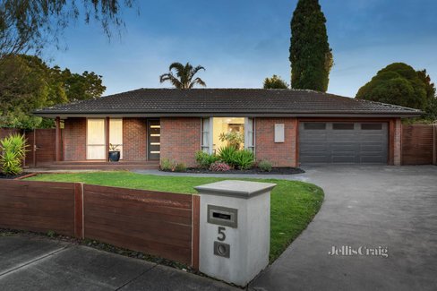 5 Hunt Court Wantirna South 3152