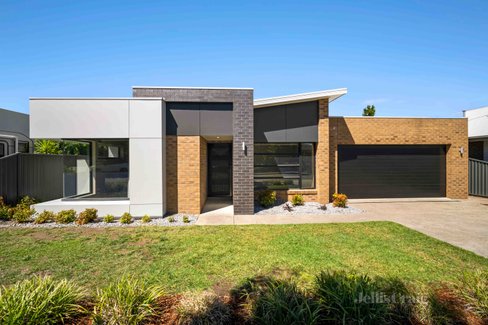 5 Hunter Street  Lucas 3350