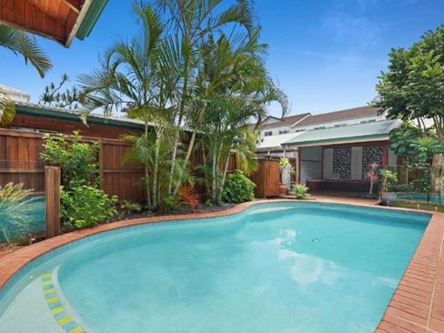 5 Hythe Street, MIAMI QLD 4220