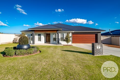 5 Kentucky Crescent, GOBBAGOMBALIN NSW 2650