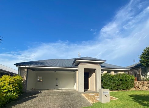 5 Kurwongbah Street, BOYNE ISLAND QLD 4680