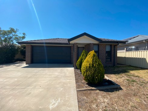 5 Magpie Drive, TAMWORTH NSW 2340