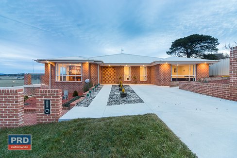 5 McFadzen Place, BUNGENDORE NSW 2621