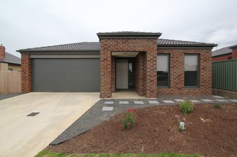 5 Middlin Street, BROWN HILL VIC 3350