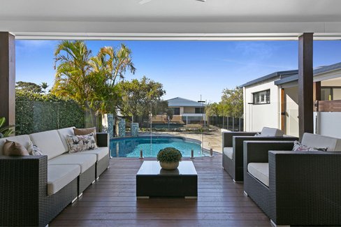 5 Oakwood Tce, Palm Beach QLD 4221