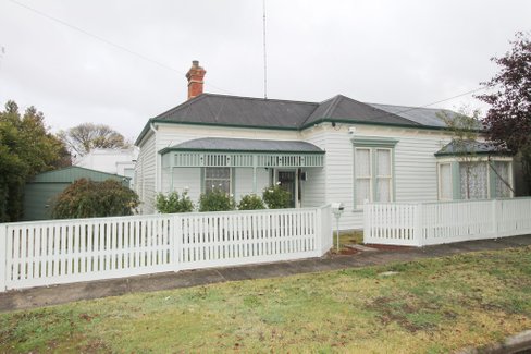 5 Oddie Street, LAKE WENDOUREE VIC 3350