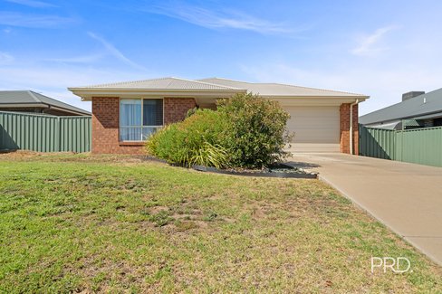 5 Paperbark Drive, FOREST HILL NSW 2651