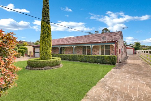5 Pharlap Avenue, KEMBLA GRANGE NSW 2526