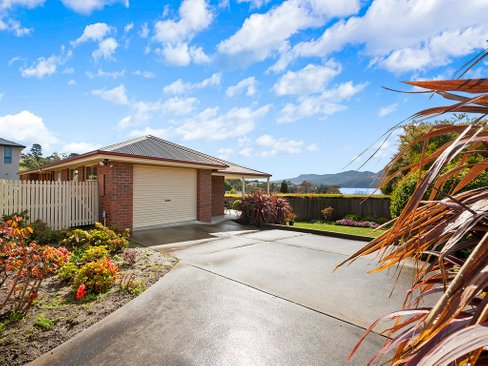 5 Pinot Court, BERRIEDALE TAS 7011