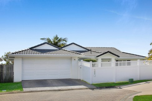 5 Redwing Court, Burleigh Waters QLD 4220