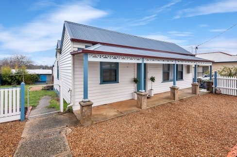 5 Reed Street, CRESWICK VIC 3363