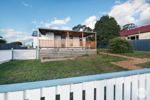 5 Reed Street, CRESWICK VIC 3363