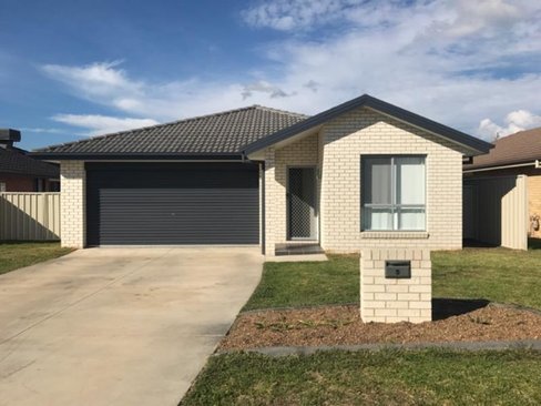 5 Rosehill Place, TAMWORTH NSW 2340
