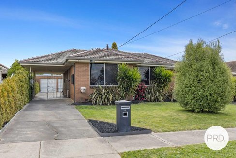 5 Rugby Street, WENDOUREE VIC 3355