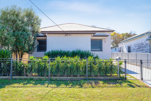 5 Russell Street, TELARAH NSW 2320