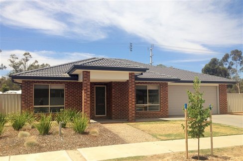 5 Sampson Place, MARONG VIC 3515