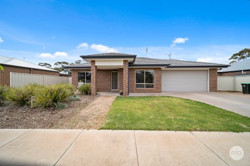 5 Sampson Place, MARONG VIC 3515
