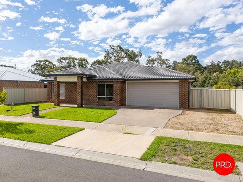 5 Sampson Place, MARONG VIC 3515