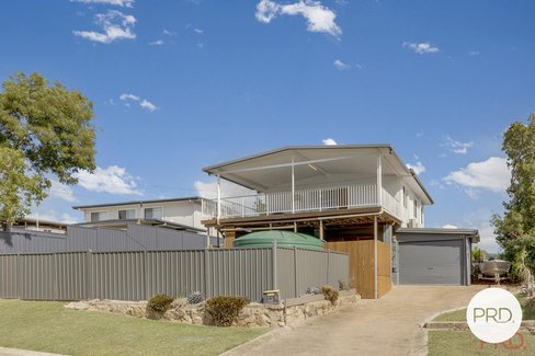 5 Sayre Crescent, BOYNE ISLAND QLD 4680