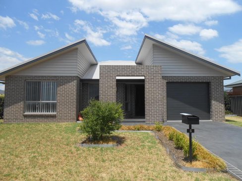 5 Semillon Drive, TAMWORTH NSW 2340