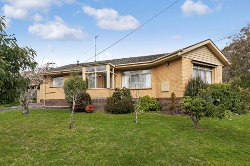 5 Shire Avenue, MOUNT HELEN VIC 3350