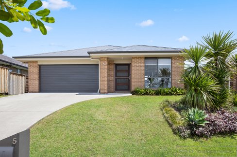 5 Songlark Place, ABERGLASSLYN NSW 2320