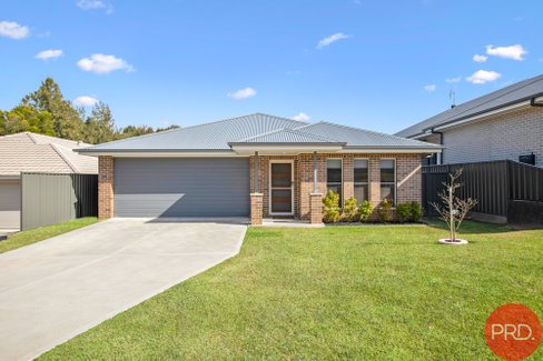 5 Stayard Drive, LARGS NSW 2320