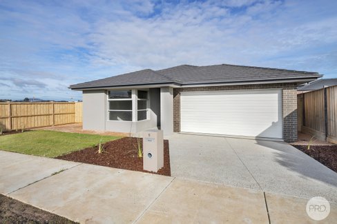 5 Steamboat Avenue, WINTER VALLEY VIC 3358