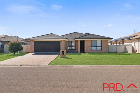 5 Stokes Avenue, TAMWORTH NSW 2340