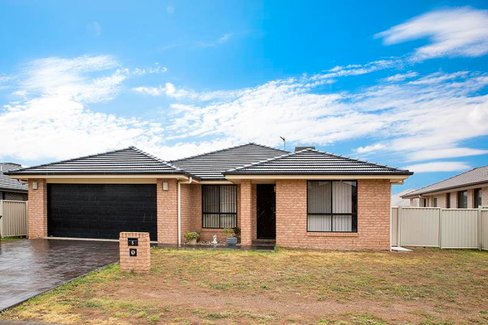 5 Stokes Avenue, TAMWORTH NSW 2340