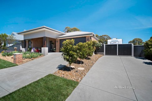 5 Tanderra Court Miners Rest 3352