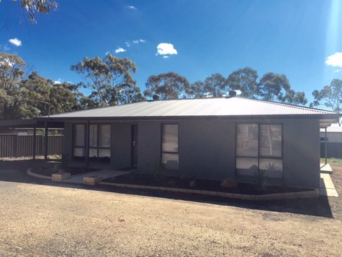 5 Tecoma Court, HUNTLY VIC 3551