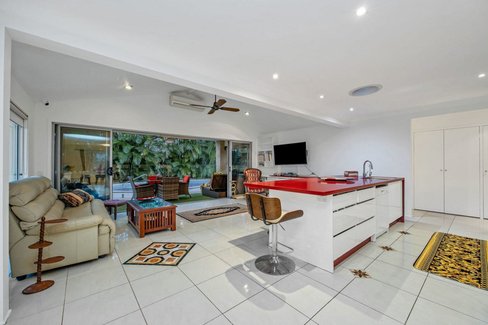 5 Tern Drive, BURLEIGH WATERS QLD 4220