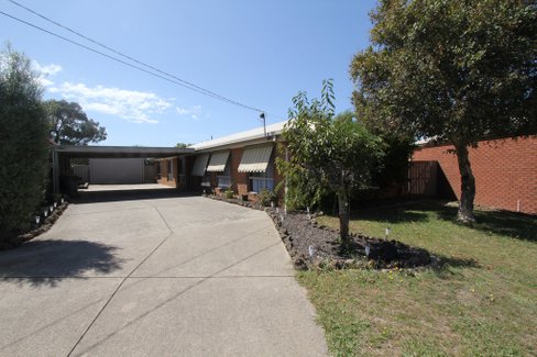 5 Tracey Court, DELACOMBE VIC 3356