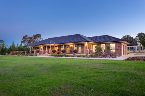 5 Veronica Place, LAKE ALBERT NSW 2650