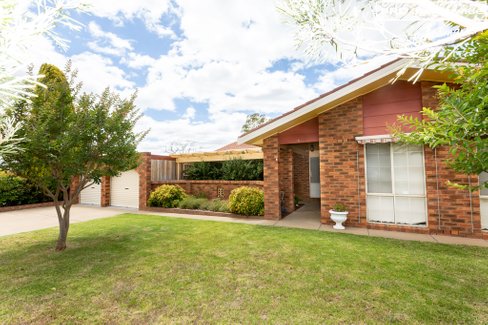 5 Warrambool Crescent, GLENFIELD PARK NSW 2650