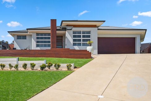 5 Warrock Place, BOURKELANDS NSW 2650