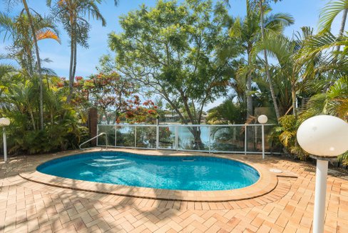 5 Waterdown Drive, ELANORA QLD 4221