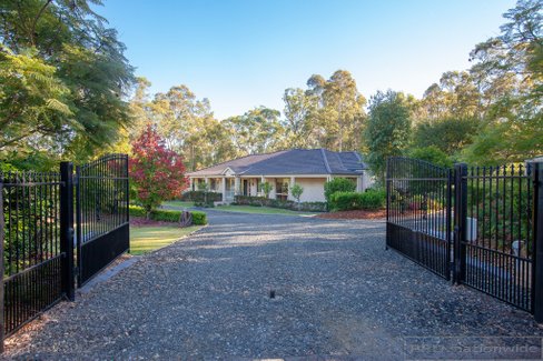 5 Whipbird Place, THORNTON NSW 2322