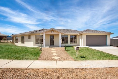 50 Barrima Drive, GLENFIELD PARK NSW 2650