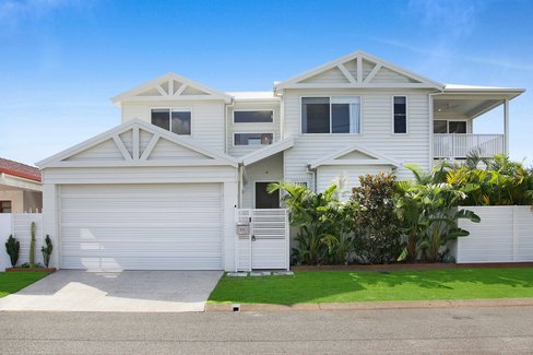 50 Bluejay Street, BURLEIGH WATERS QLD 4220