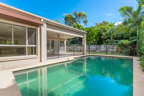 5013 Riverwood Grove, BENOWA QLD 4217