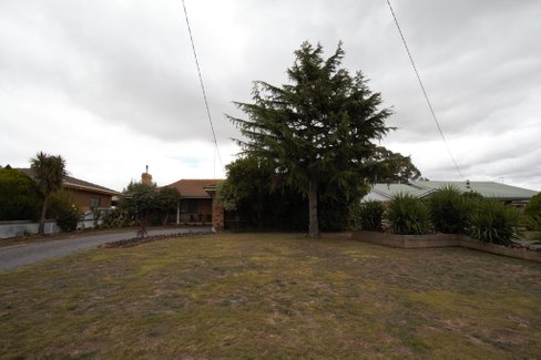 51 Howe Street, MINERS REST VIC 3352